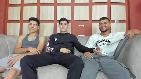 Snapshot of heteros_men chatting on 03/11/25, 01:48 heteros men online show from 03/11/25, 01:48
