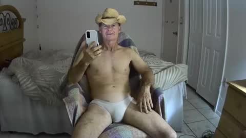 Snapshot of hewes1 chatting on 02/10/25, 04:52 hewes1 online show from 02/10/25, 04:52
