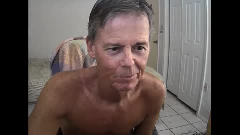 Snapshot of hewes1 chatting on 10/05/25, 06:06 hewes1 online show from 10/05/25, 06:06