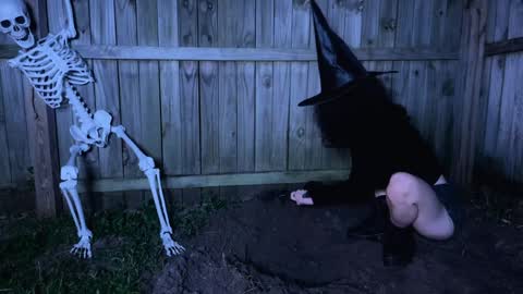 Snapshot of hexivu chatting on 10/29/25, 02:58 salem online show from 10/29/25, 02:58