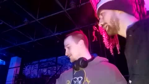 Snapshot of hey_arnold chatting on 12/25/24, 08:17 Arnold online show from 12/25/24, 08:17