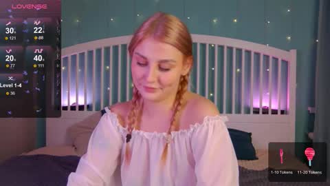 Snapshot of hey_cassie chatting on 10/02/25, 03:19 hey_cassie online show from 10/02/25, 03:19