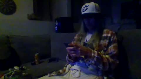 Snapshot of hey_mikky chatting on 10/14/25, 12:44 hey_mikky online show from 10/14/25, 12:44