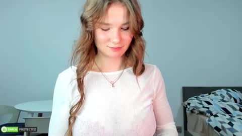 Snapshot of hey_tyankaaaa chatting on 09/19/25, 11:05 Bella 3 online show from 09/19/25, 11:05