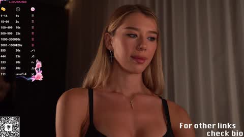 Snapshot of heyhorny_cb chatting on 01/24/25, 10:00 My name is Mira. Please say hello I like to chat with you. If you have requests or dirty talk please use tip online show from 01/24/25, 10:00