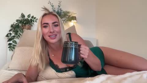 Snapshot of heyskylar chatting on 10/02/25, 05:36 Skylar online show from 10/02/25, 05:36