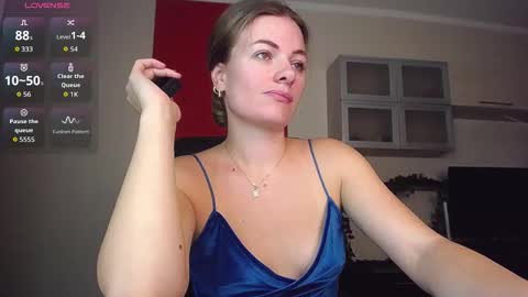 Lina online show from 11/23/25, 05:07