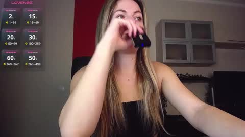 Lina online show from 11/30/25, 08:40