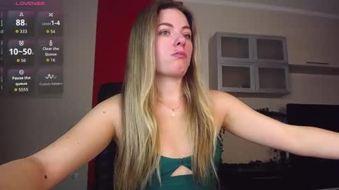 Lina online show from 12/16/25, 07:57