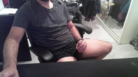 Snapshot of hi_im_chuck chatting on 01/29/25, 06:43 hi_im_chuck online show from 01/29/25, 06:43