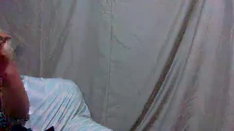 Snapshot of hi_there99 chatting on 10/13/25, 12:27 hi_there99 online show from 10/13/25, 12:27