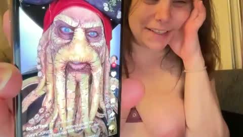Snapshot of hichemlacoste333 chatting on 10/20/25, 12:44 hichemlacoste333 online show from 10/20/25, 12:44
