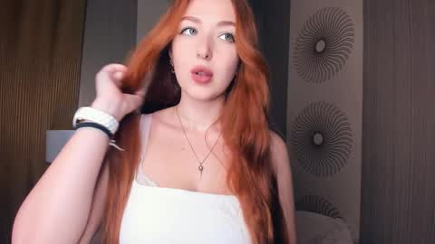 Snapshot of hidden_chaarm chatting on 09/22/25, 11:01 Elisa online show from 09/22/25, 11:01