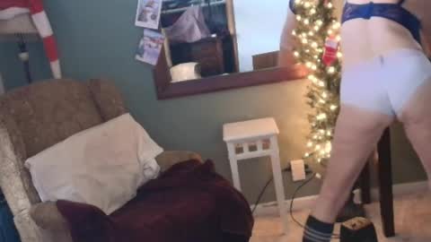 Snapshot of hidden_gold_milf chatting on 12/03/25, 07:34 hidden_gold_milf online show from 12/03/25, 07:34