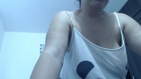 Snapshot of hidden_tinna chatting on 12/30/24, 11:59 Tinna online show from 12/30/24, 11:59