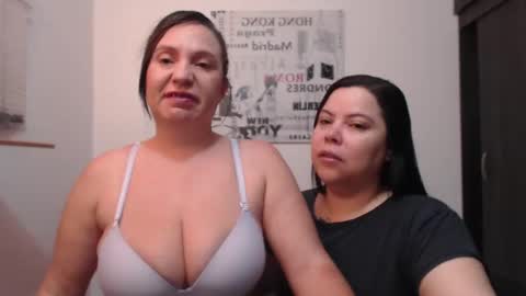 Snapshot of hidden_tinna chatting on 09/17/25, 10:06 Tinna online show from 09/17/25, 10:06