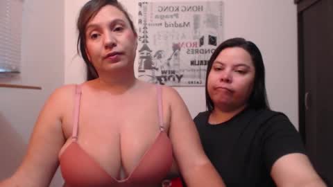 Snapshot of hidden_tinna chatting on 10/11/25, 11:09 Tinna online show from 10/11/25, 11:09