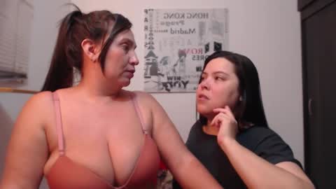 Snapshot of hidden_tinna chatting on 10/27/25, 11:20 Tinna online show from 10/27/25, 11:20