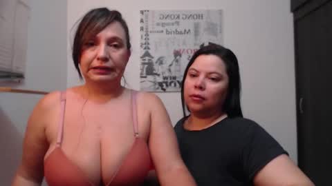 Snapshot of hidden_tinna chatting on 10/29/25, 10:39 Tinna online show from 10/29/25, 10:39