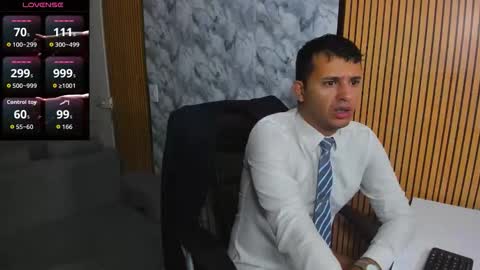 Snapshot of hiddenoffice chatting on 12/19/25, 11:06 George online show from 12/19/25, 11:06