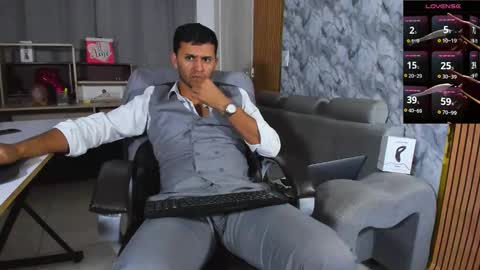 Snapshot of hiddenoffice chatting on 02/03/26, 06:40 George online show from 02/03/26, 06:40