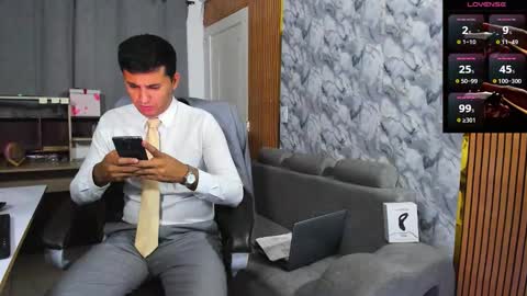 Snapshot of hiddenoffice chatting on 02/10/26, 06:39 George online show from 02/10/26, 06:39