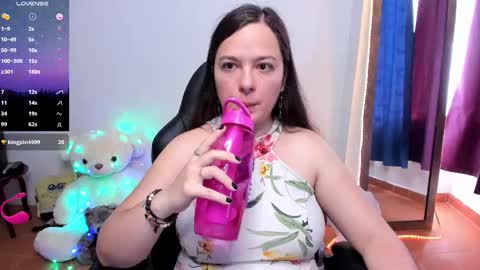 Snapshot of hidianapaola chatting on 02/14/25, 04:52 Diana online show from 02/14/25, 04:52