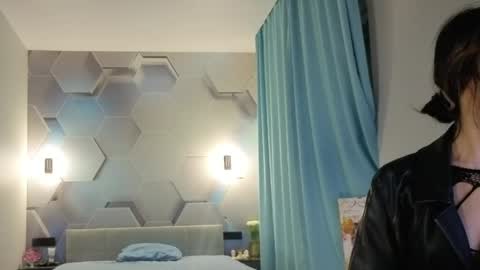 HIHIKA online show from 04/26/26, 08:06