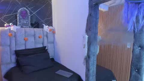 hikaru_dl online show from 10/31/25, 07:37