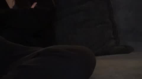 Snapshot of hikinks chatting on 11/29/25, 04:37 hikinxxx online show from 11/29/25, 04:37