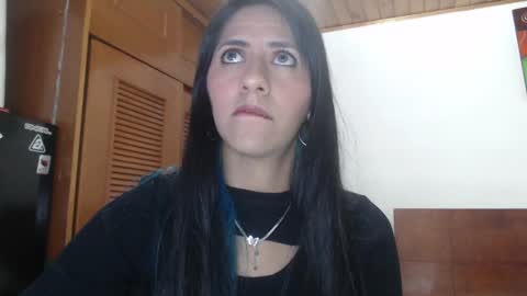 hilaril18 online show from 01/21/25, 12:04