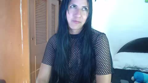 hilaril18 online show from 10/20/25, 12:22