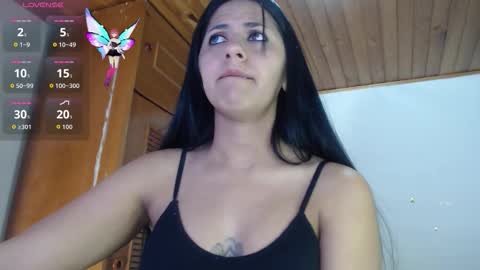 hilaril18 online show from 11/13/25, 12:09