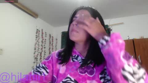 hilaril18 online show from 04/21/26, 02:51