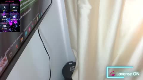 Snapshot of hilary__thompson chatting on 12/03/24, 01:21 hilary thompson online show from 12/03/24, 01:21