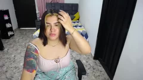 Snapshot of hilary_eva chatting on 02/13/25, 08:55 lia online show from 02/13/25, 08:55