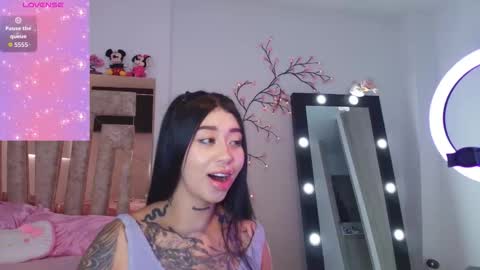 Snapshot of hilary_jones_22 chatting on 11/16/25, 07:52 LUNA new account FOLLOW ME online show from 11/16/25, 07:52