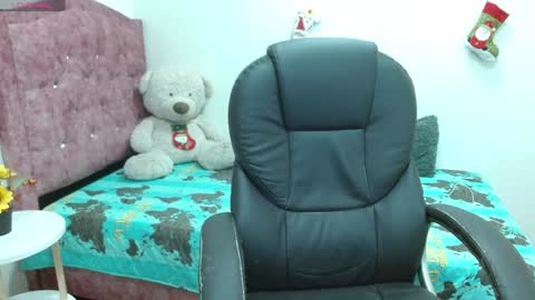 Snapshot of hilaryclowerx chatting on 12/30/24, 07:42 H I L A R Y online show from 12/30/24, 07:42