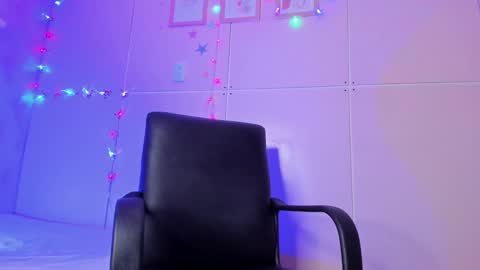 Snapshot of hillary_banks__ chatting on 12/11/24, 08:36 Hillary online show from 12/11/24, 08:36