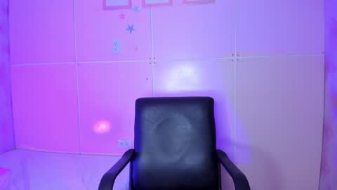 Snapshot of hillary_banks__ chatting on 01/11/25, 03:23 Hillary online show from 01/11/25, 03:23