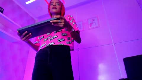 Snapshot of hillary_banks__ chatting on 01/15/25, 11:00 Hillary online show from 01/15/25, 11:00