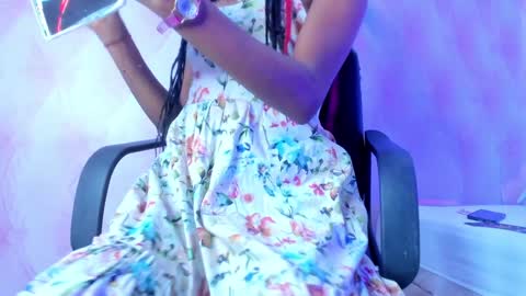 Snapshot of hillary_banks__ chatting on 01/21/25, 04:43 Hillary online show from 01/21/25, 04:43