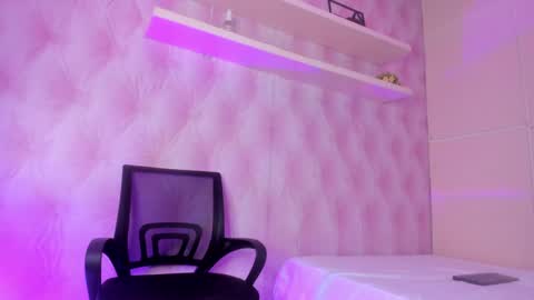 Snapshot of hillary_banks__ chatting on 02/02/25, 08:02 Hillary online show from 02/02/25, 08:02