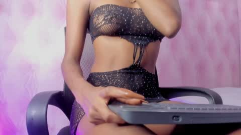 Snapshot of hillary_banks__ chatting on 02/08/25, 03:52 Hillary online show from 02/08/25, 03:52