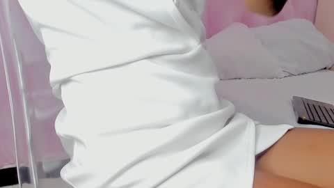 Snapshot of hillary_banks__ chatting on 02/12/25, 04:23 Hillary online show from 02/12/25, 04:23