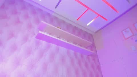 Snapshot of hillary_banks__ chatting on 02/13/25, 08:06 Hillary online show from 02/13/25, 08:06