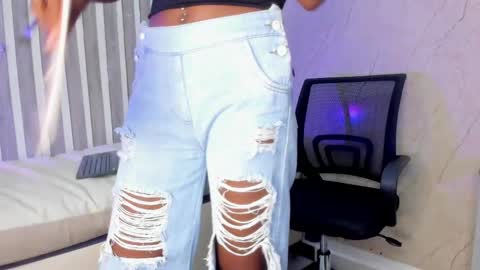 Snapshot of hillary_banks__ chatting on 02/15/25, 11:03 Hillary online show from 02/15/25, 11:03