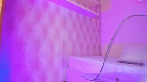 Snapshot of hillary_banks__ chatting on 02/18/25, 07:21 Hillary online show from 02/18/25, 07:21