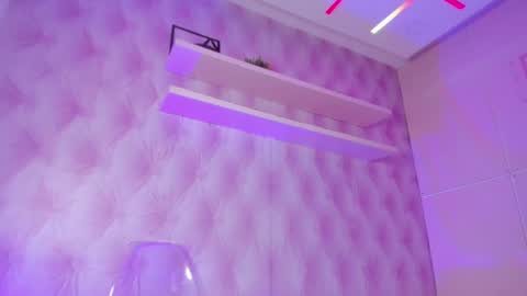 Snapshot of hillary_banks__ chatting on 02/21/25, 10:39 Hillary online show from 02/21/25, 10:39