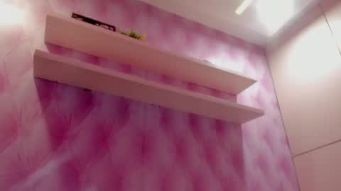 Snapshot of hillary_banks__ chatting on 03/04/25, 09:51 Hillary online show from 03/04/25, 09:51